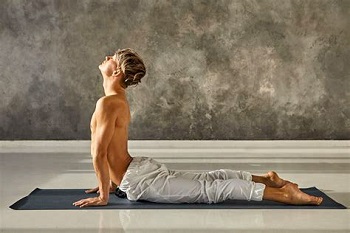 stretching-yoga-the-heart-of-the-matter-jet-text-blog