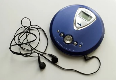 walkman-90s-kid-girlbands-jet-text-blog